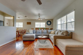 Sunny Fort Walton Beach Vacation Rental with Yard!
